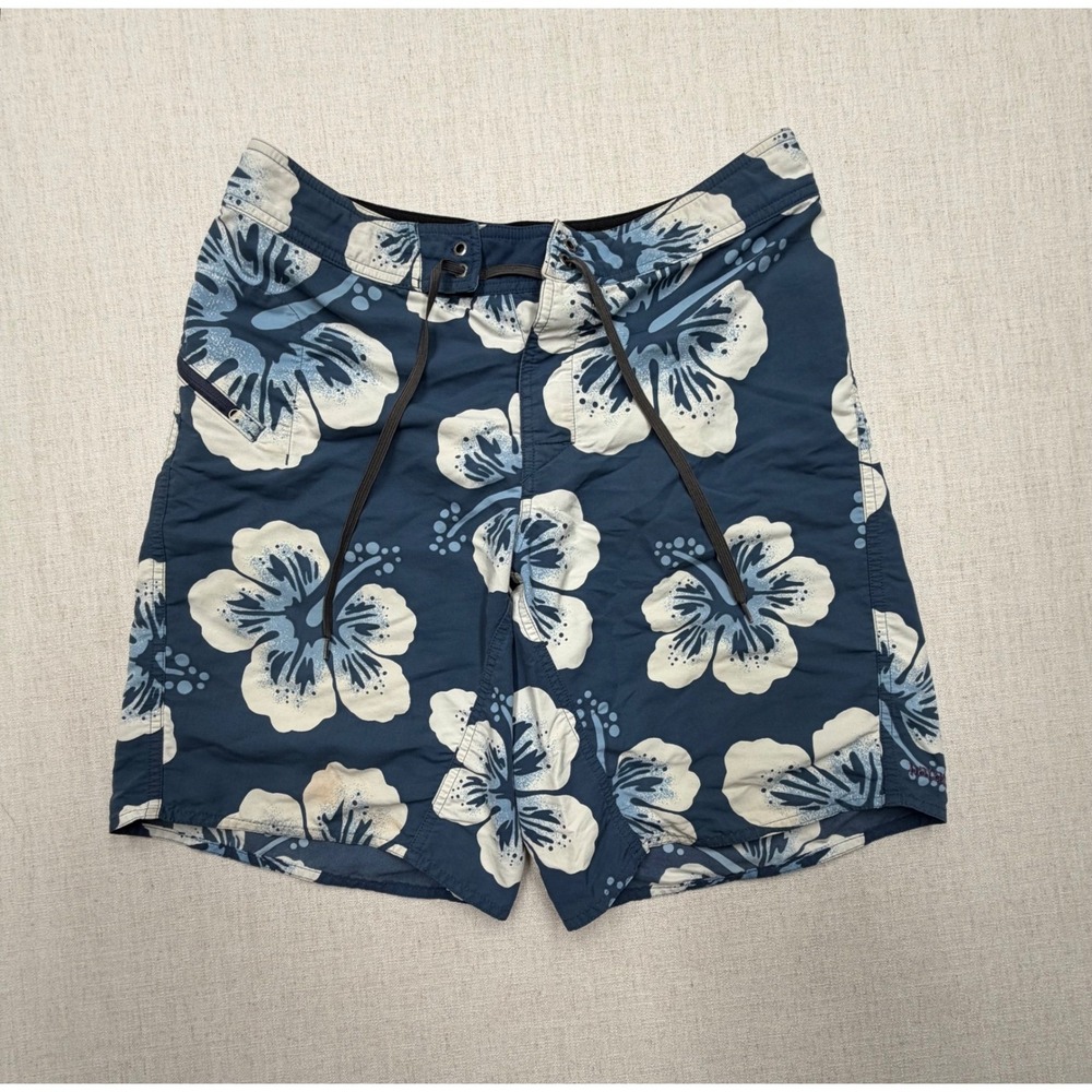 Patagonia Mens 32 Board Shorts Navy Blue Hibiscus Floral Swim Trunks 8.5 Inseam